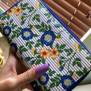 👛4 for $30 floral wallet